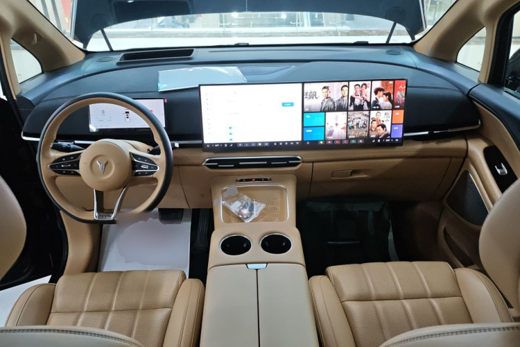 岚图汽车 岚图梦想家 2025款 PHEV 四驱尊贵鲲鹏版中控内饰12