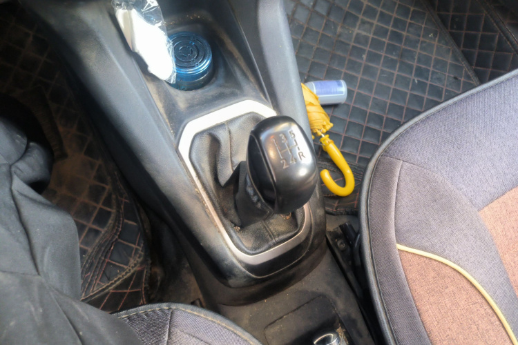 标致301 2016款 1.6L 手动舒适版局部细节18