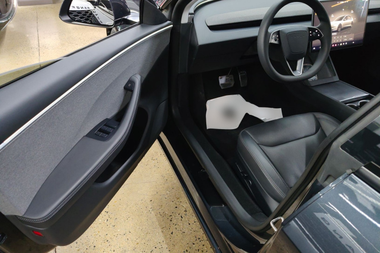 特斯拉 Model 3 2023款 后轮驱动版中控内饰20