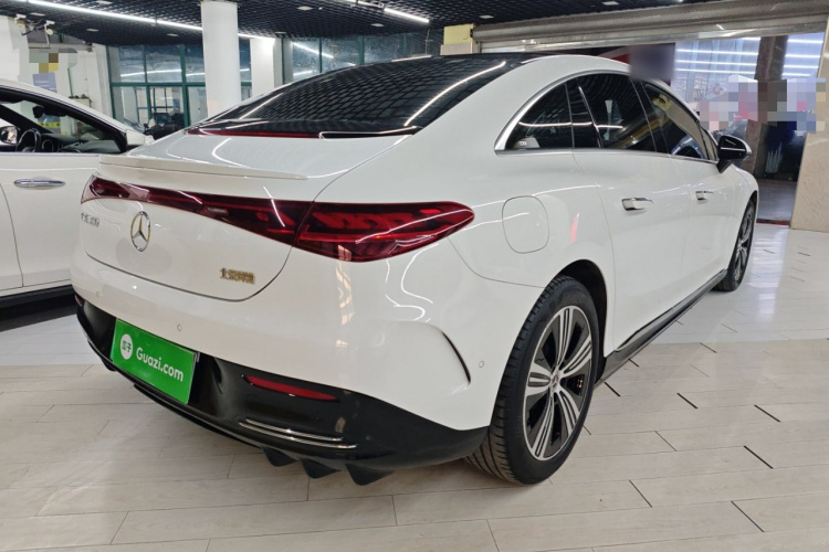 奔驰EQE 2022款 350 豪华版车身外观7