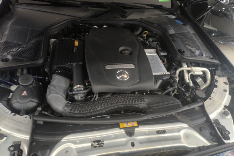 奔驰C级 2018款 C 200 运动版机舱底盘24