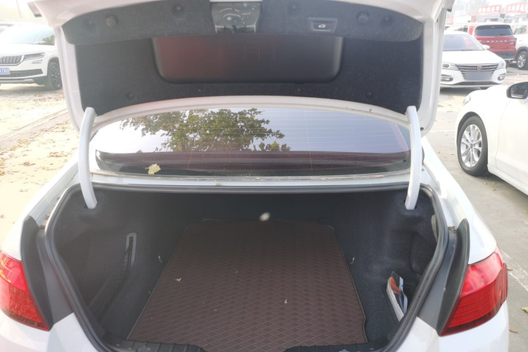 宝马5系 2017款 525Li 豪华设计套装机舱底盘23