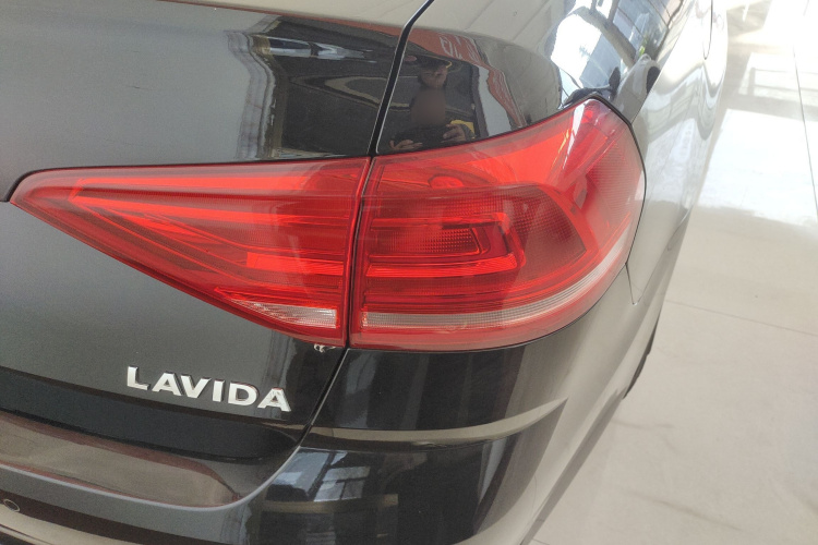 大众 朗逸 2017款 1.6L 手动风尚版车身外观9