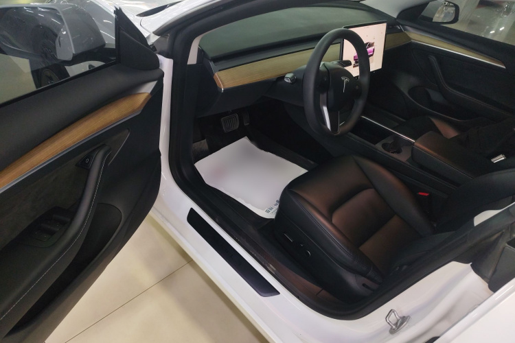 特斯拉 Model 3 2022款 后轮驱动版中控内饰20