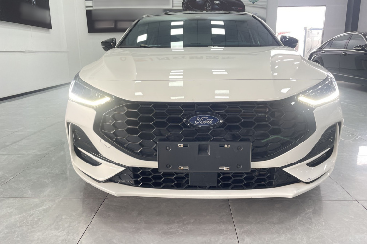 福特 福克斯 2022款 三厢 EcoBoost 180 自动ST Line车身外观6004