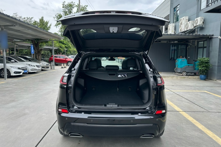 Jeep 自由光 2021款 2.0T 四驱80周年纪念版车身外观6009