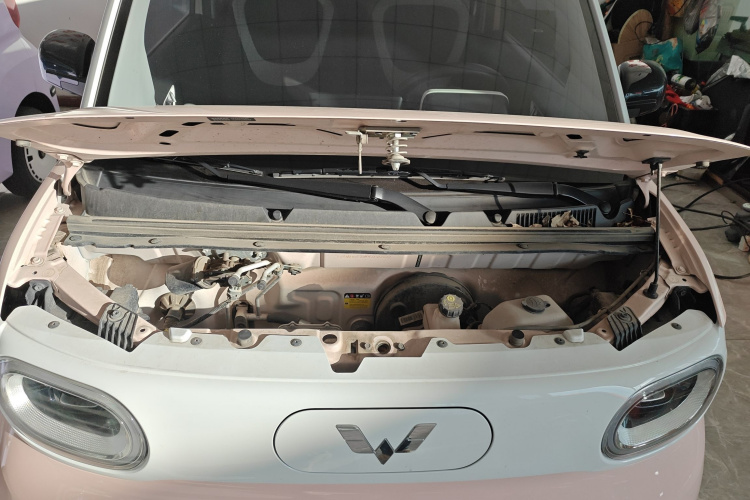 五菱汽车 宏光MINIEV 2024款 第三代 215km 进阶版机舱底盘24