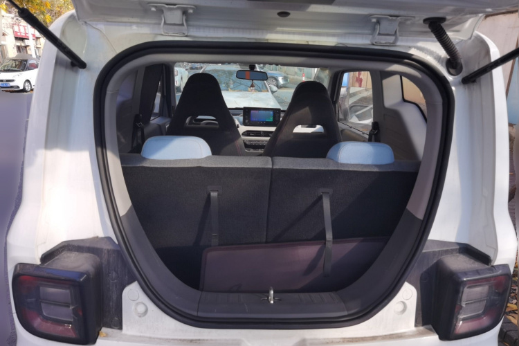 吉利银河 2023款 熊猫mini 120km 萌萌熊局部细节23