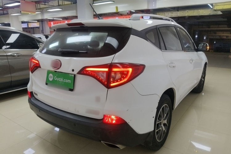 比亚迪 宋 2016款 2.0TID 自动豪华型车身外观7