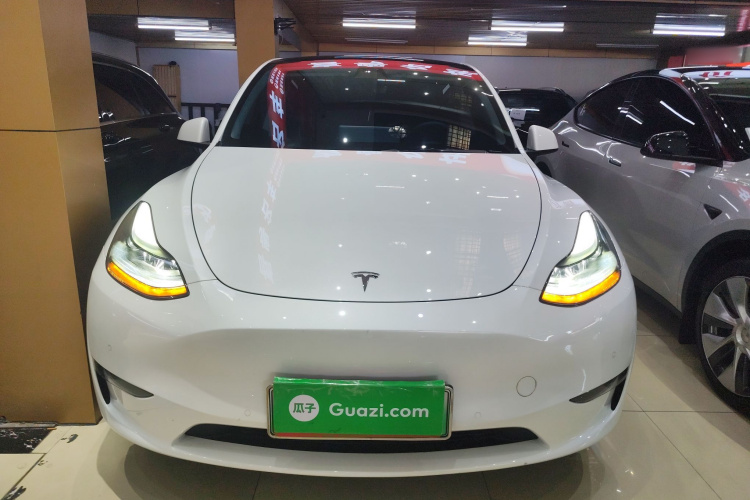 特斯拉 Model Y 2023款 长续航全轮驱动版车身外观2