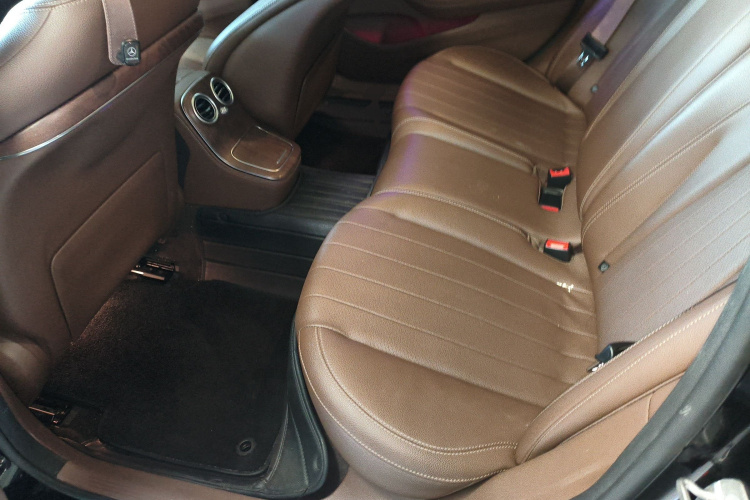 奔驰E级 2023款 改款 E 260 L中控内饰7004