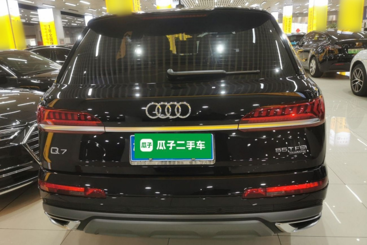 奥迪Q7 2020款 55 TFSI quattro S line运动型车身外观6