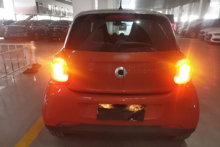 smart forfour 2018款 0.9T 66千瓦先锋版车身外观6