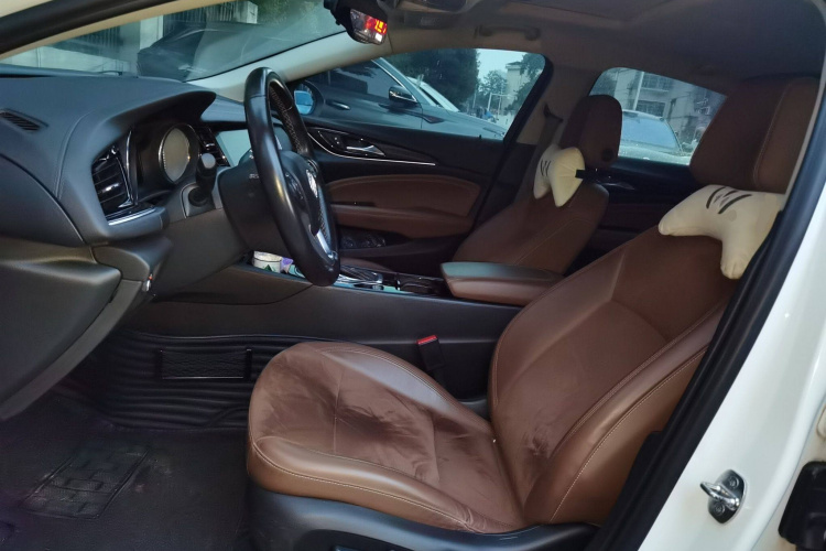 别克 君威 2019款 20T 精英型 国VI中控内饰19