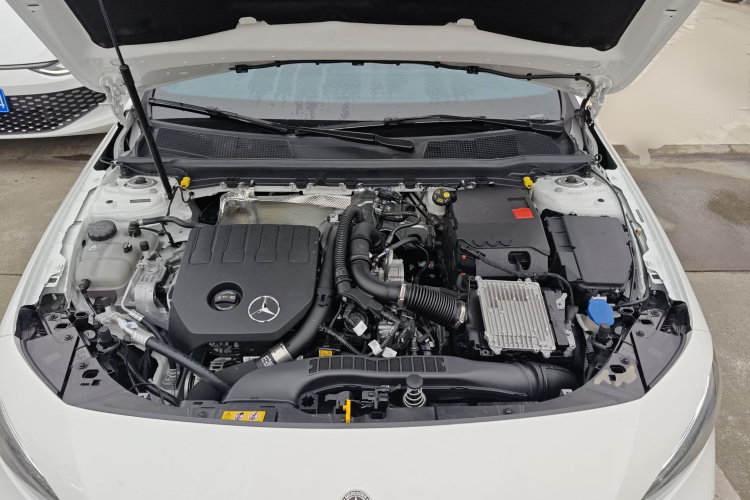 奔驰A级 2024款 改款 A 200 L 时尚型机舱底盘24