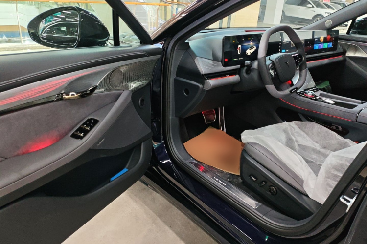 岚图汽车 岚图追光 2024款 PHEV 四驱超长续航行政版中控内饰20