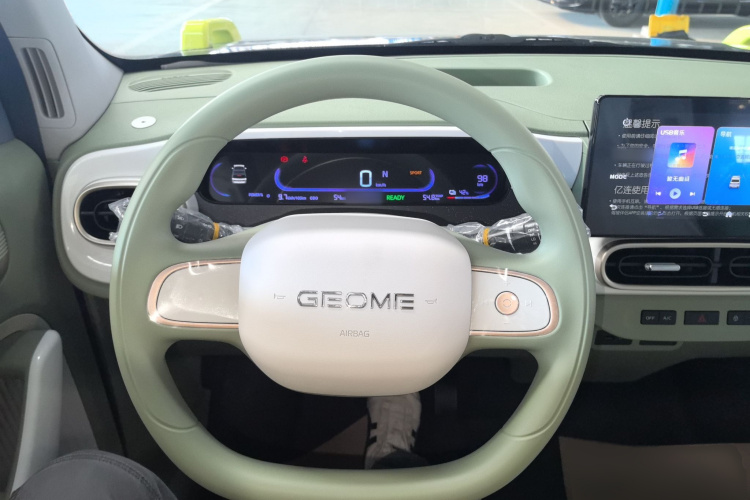 吉利银河 2025款 210km 熊猫骑士中控内饰13