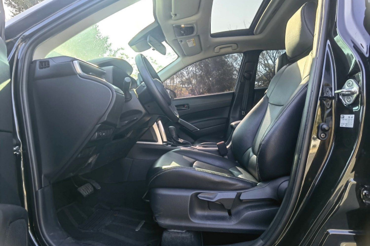 丰田 卡罗拉锐放 2023款 2.0L 精英版中控内饰7002