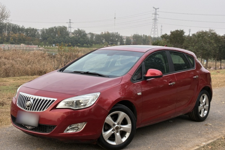 别克 英朗 2013款 XT 1.6T 自动时尚运动版车身外观1