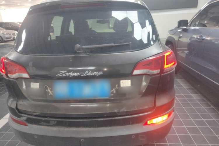 众泰 大迈X5 2017款 升级版 1.5T 手动豪华7座型车身外观6