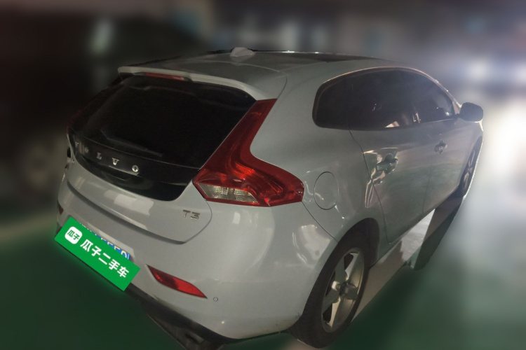 沃尔沃V40 2016款 T3 智逸版车身外观7