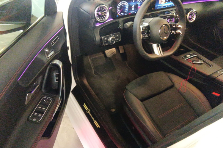 奔驰A级 2024款 改款 A 200 L 时尚型中控内饰7003