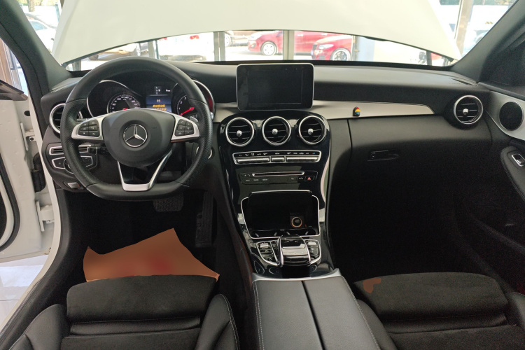 奔驰C级 2017款 C 200 运动版中控内饰12