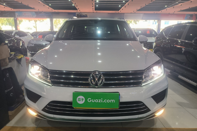 大众 途锐  3.0TSI 标配型车身外观2