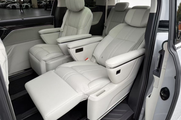 上汽大通MAXUS 大家9 2024款 超混 长续航森林版 七座中控内饰7009