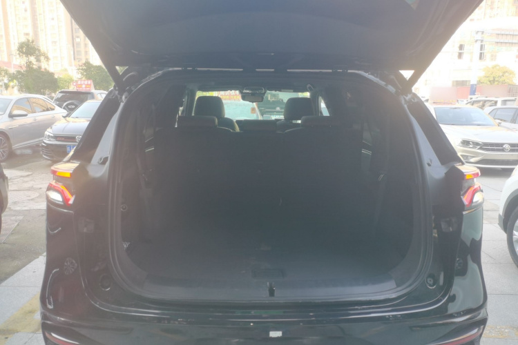 比亚迪 唐新能源 2023款 DM-i 冠军版 112KM 尊贵型机舱底盘23