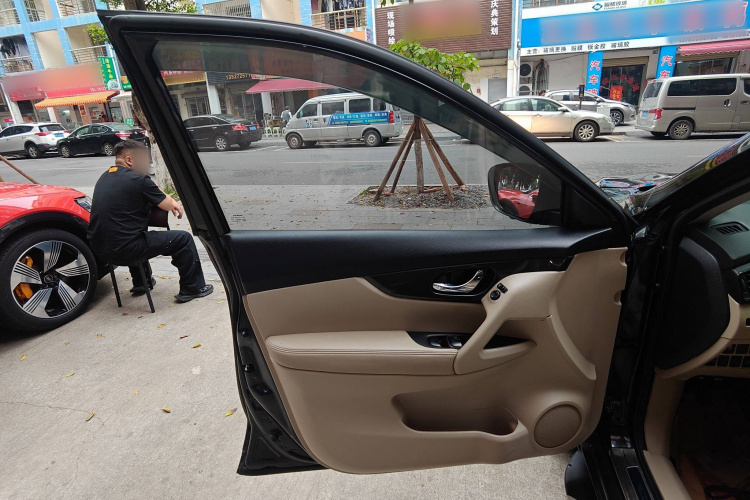 日产 奇骏 2017款 2.0L CVT舒适版 2WD中控内饰7005