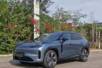 领克08 EM-P 2025款 220km 四驱性能Halo