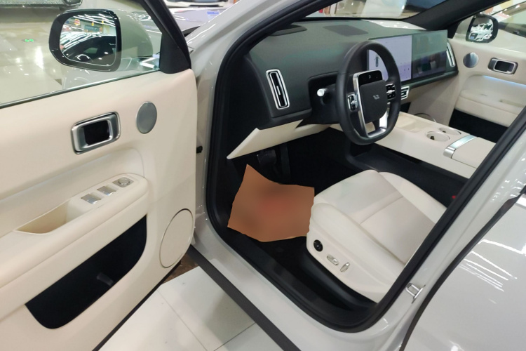 理想汽车 理想L6 2024款 Max中控内饰20
