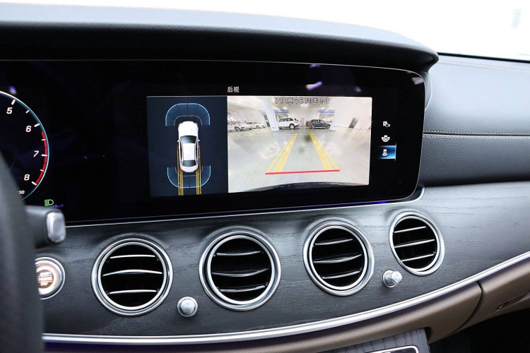 奔驰E级 2023款 E 260 L 运动型 4MATIC中控内饰7006