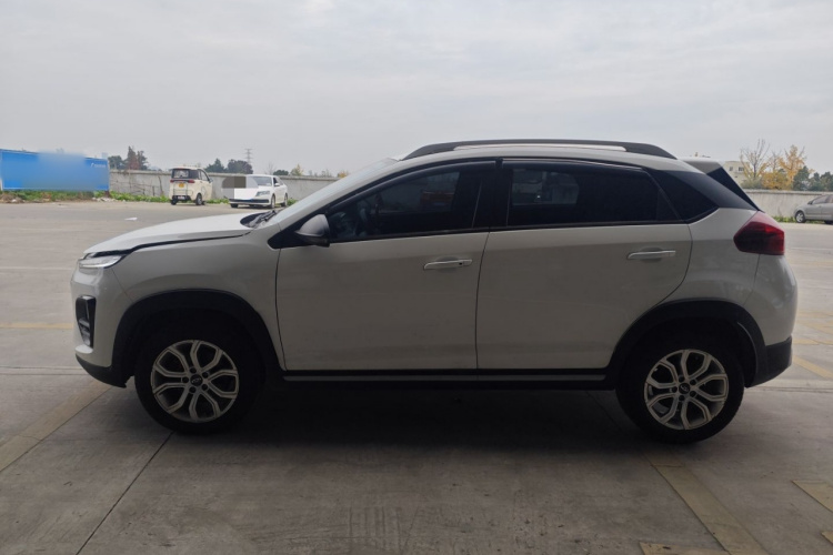 奇瑞 瑞虎3X 2021款 钻石版 1.5L CVT 3克拉II型车身外观4