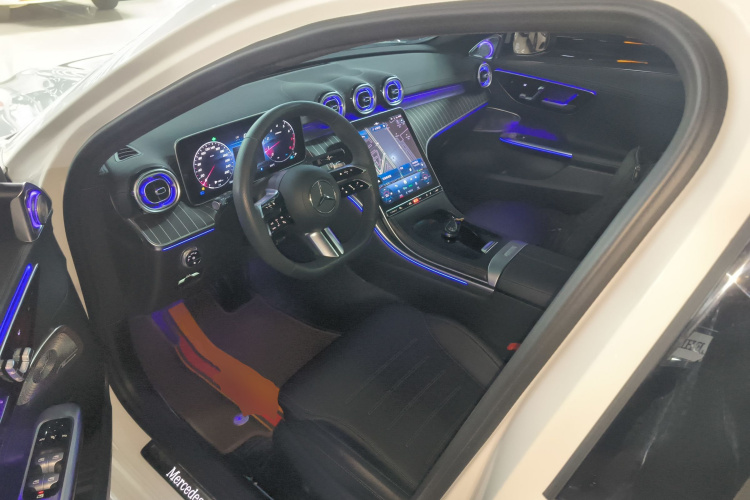 奔驰C级 2023款 C 260 L 运动版中控内饰19