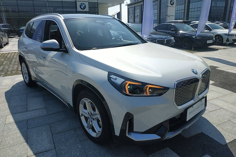 宝马iX1 2023款 eDrive25L X设计套装车身外观6002