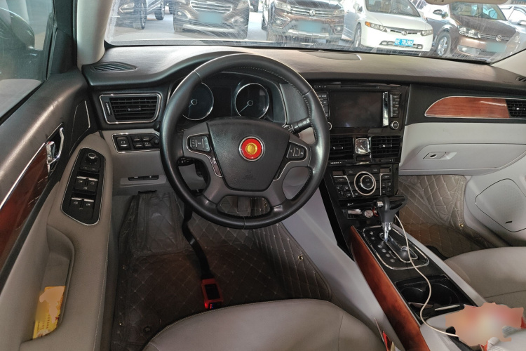 红旗H7 2015款 2.0T 豪华型中控内饰13