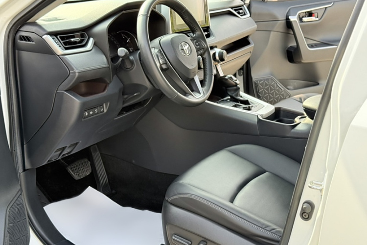 丰田 RAV4荣放 2020款 2.0L CVT两驱尊贵版中控内饰7005