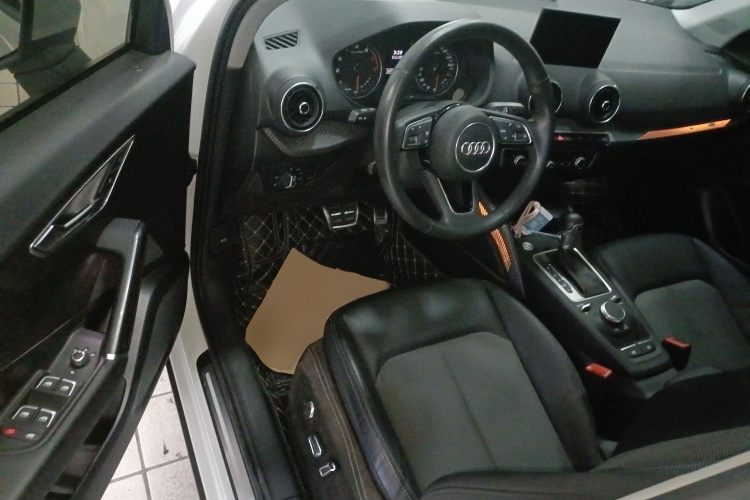 奥迪Q2L 2020款 35 TFSI 时尚致雅型中控内饰20