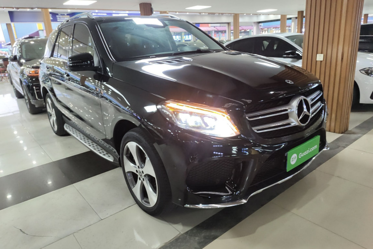 奔驰GLE 2018款 GLE 320 4MATIC 动感型臻藏版车身外观3