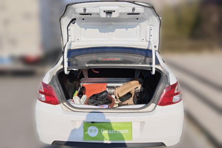 标致301 2016款 1.6L 手动舒适版中控内饰23