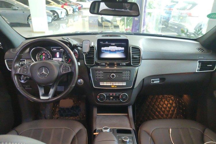 奔驰GLE 2018款 GLE 320 4MATIC 豪华型臻藏版中控内饰7002