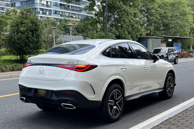 奔驰GLC轿跑 2024款 GLC 260 4MATIC 轿跑SUV车身外观6007