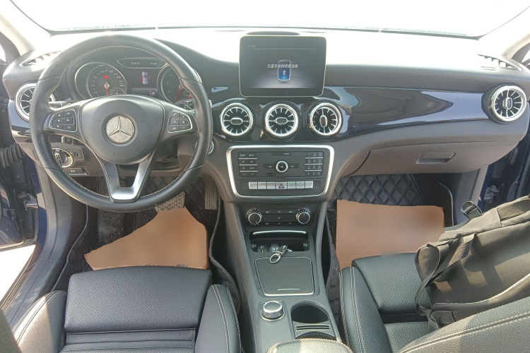 奔驰GLA 2018款 GLA 200 动感型中控内饰7002