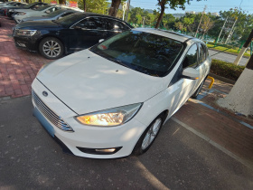 福特 福克斯 2018款 三厢经典 EcoBoost 125 自动超能风尚型智行版