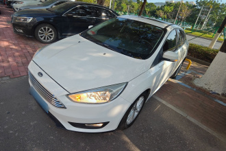 福特 福克斯 2018款 三厢经典 EcoBoost 125 自动超能风尚型智行版