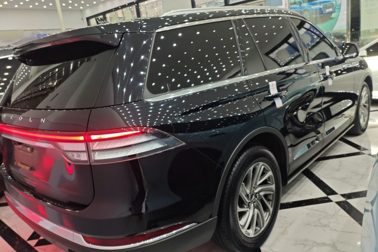 林肯 飞行家 2021款 3.0T V6 四驱尊享版车身外观7