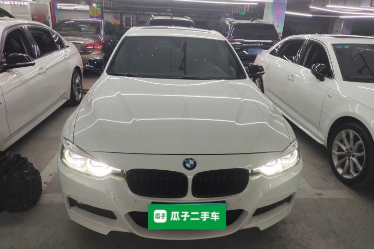 宝马3系 2019款 320i M运动曜夜版车身外观2