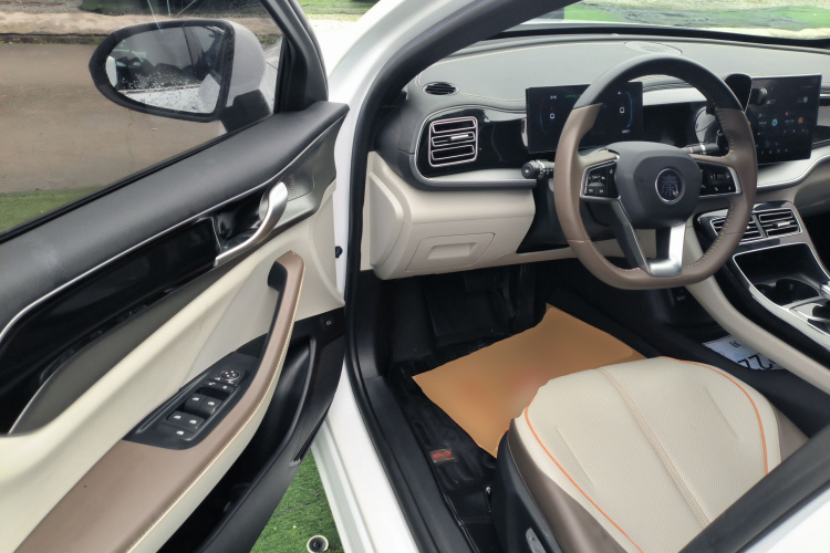 比亚迪 秦PLUS 2023款 冠军版 DM-i 120KM领先型中控内饰20